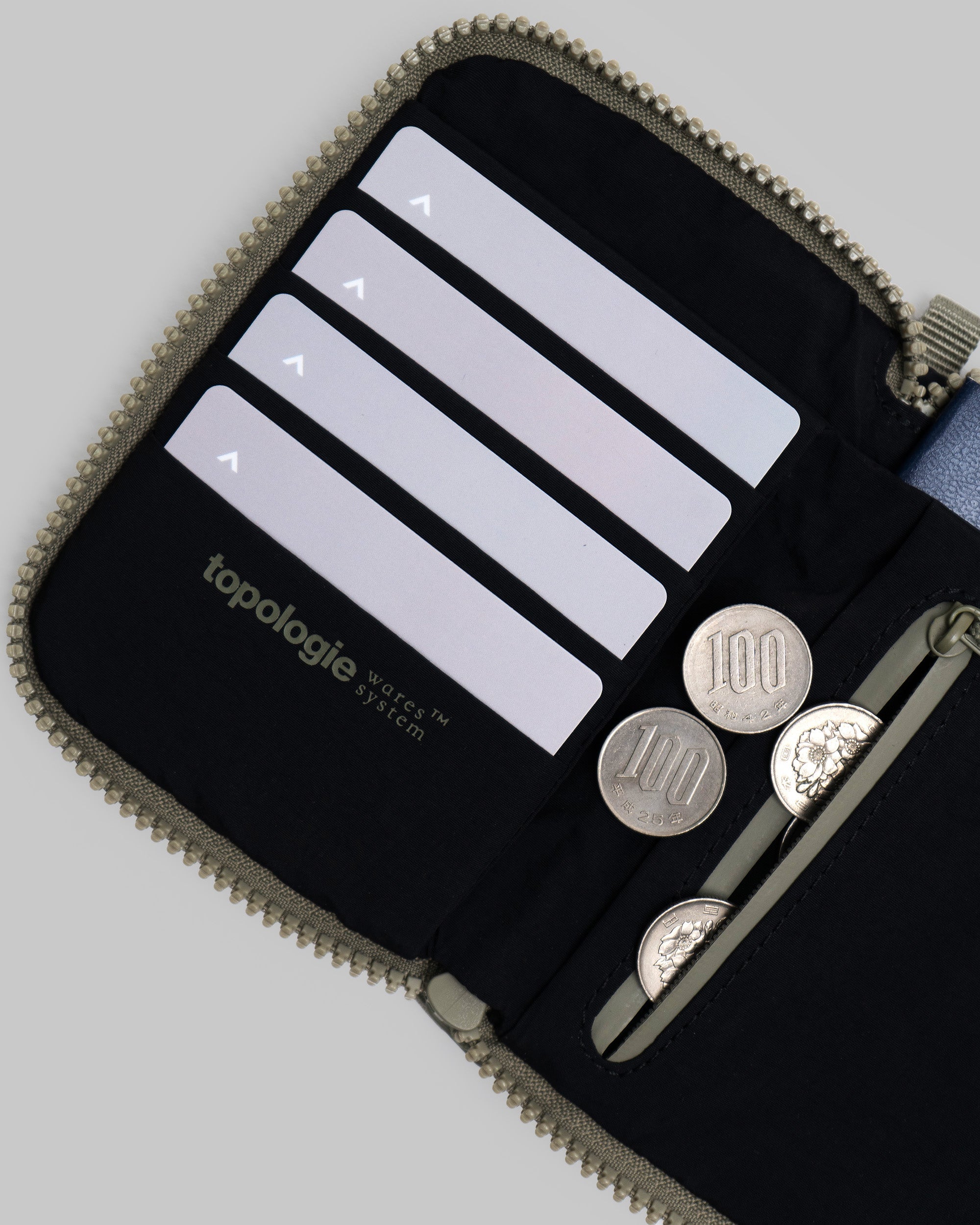 FW26_TravelSacoche_Detail_01.