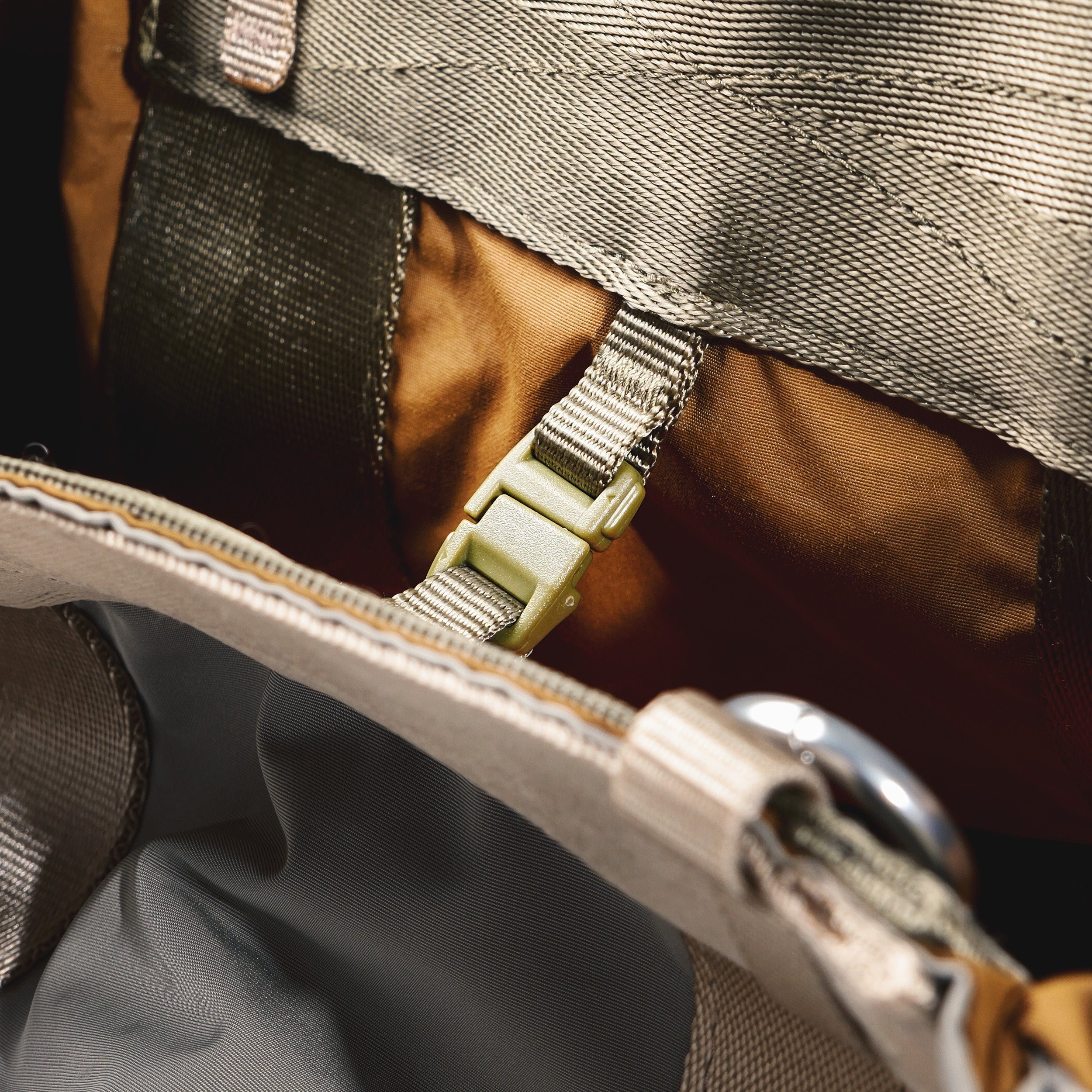 TOPOLOGIE Summit Tote Large Black Tech Sateen - Main Image