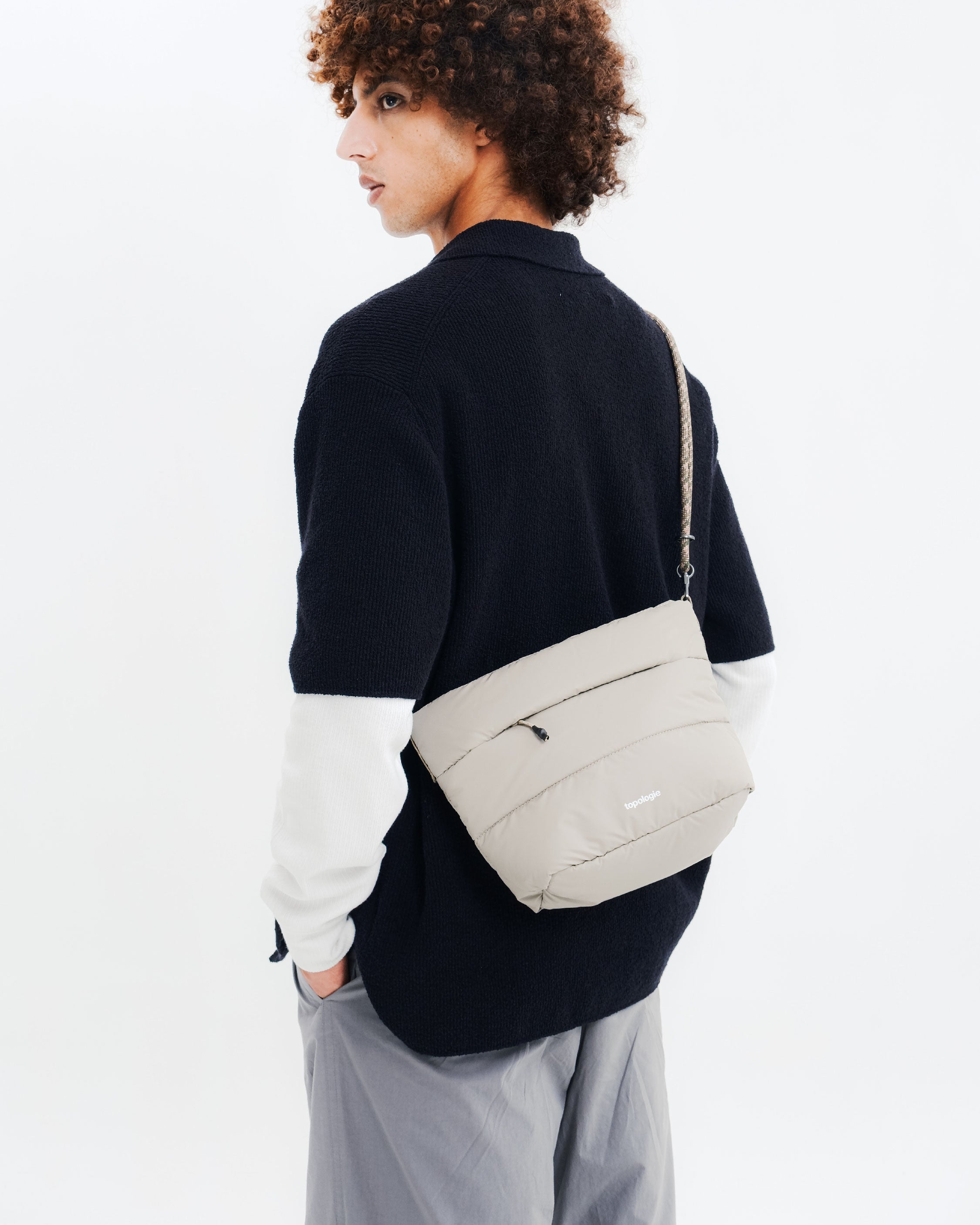 Besace_Taupe_onbody_5_92bda370