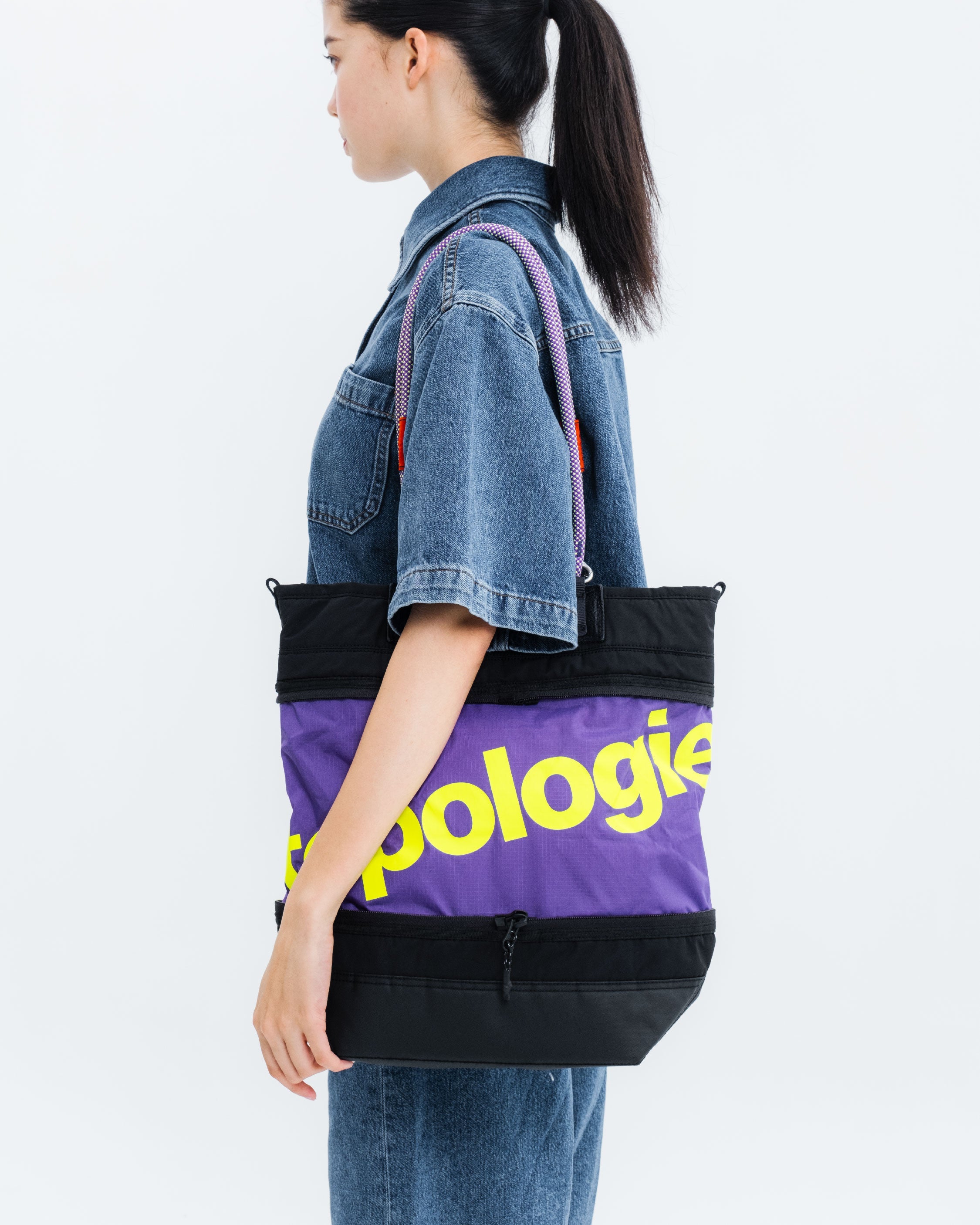 アメリカ通販ファッション Convert_ToolBag_Black_Onbody_4 バッグ