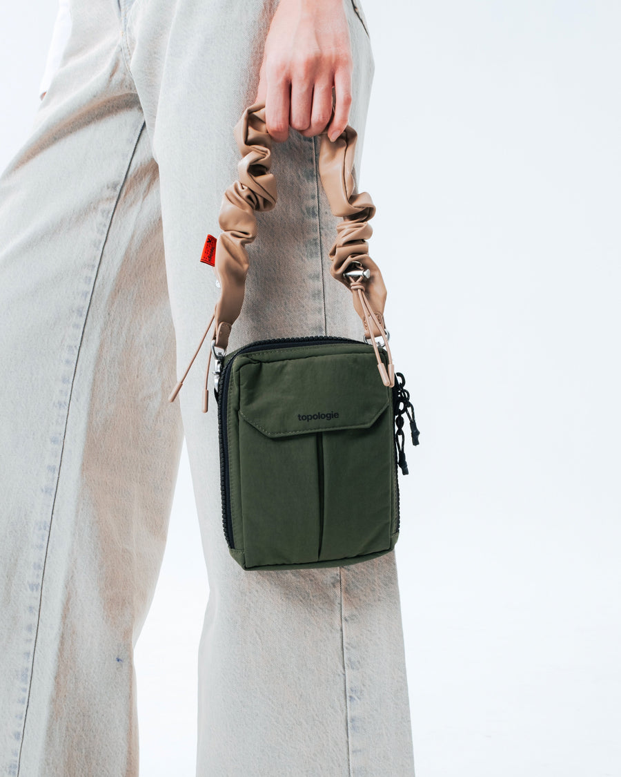 Topologie Besace バッグ＊レザーBungeeリストストラップ付 Besace べサス / Black (Puffer) / Bungee Wrist Strap / Black
