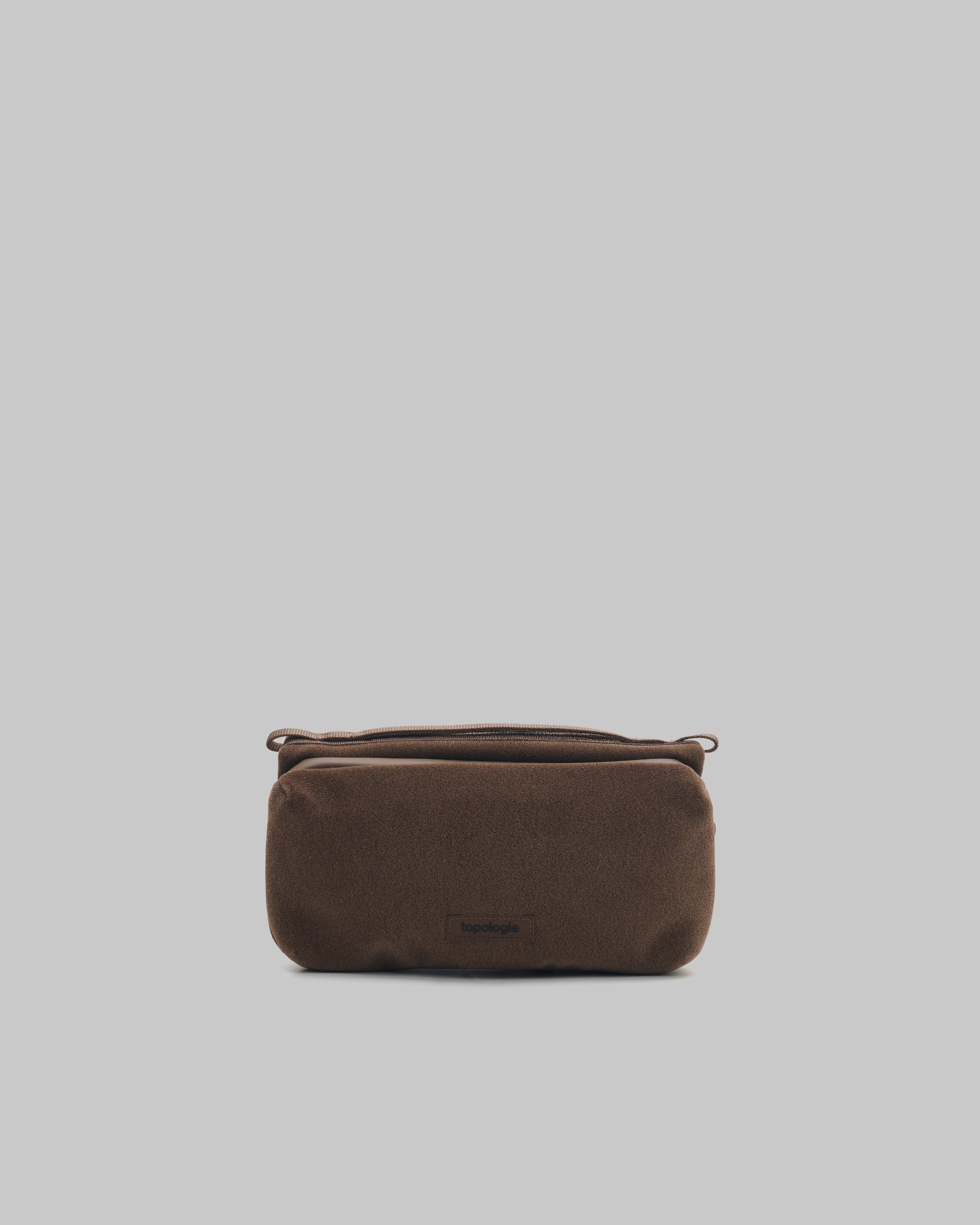 FW26_BottleSacoche_M_Cocoa_Pol