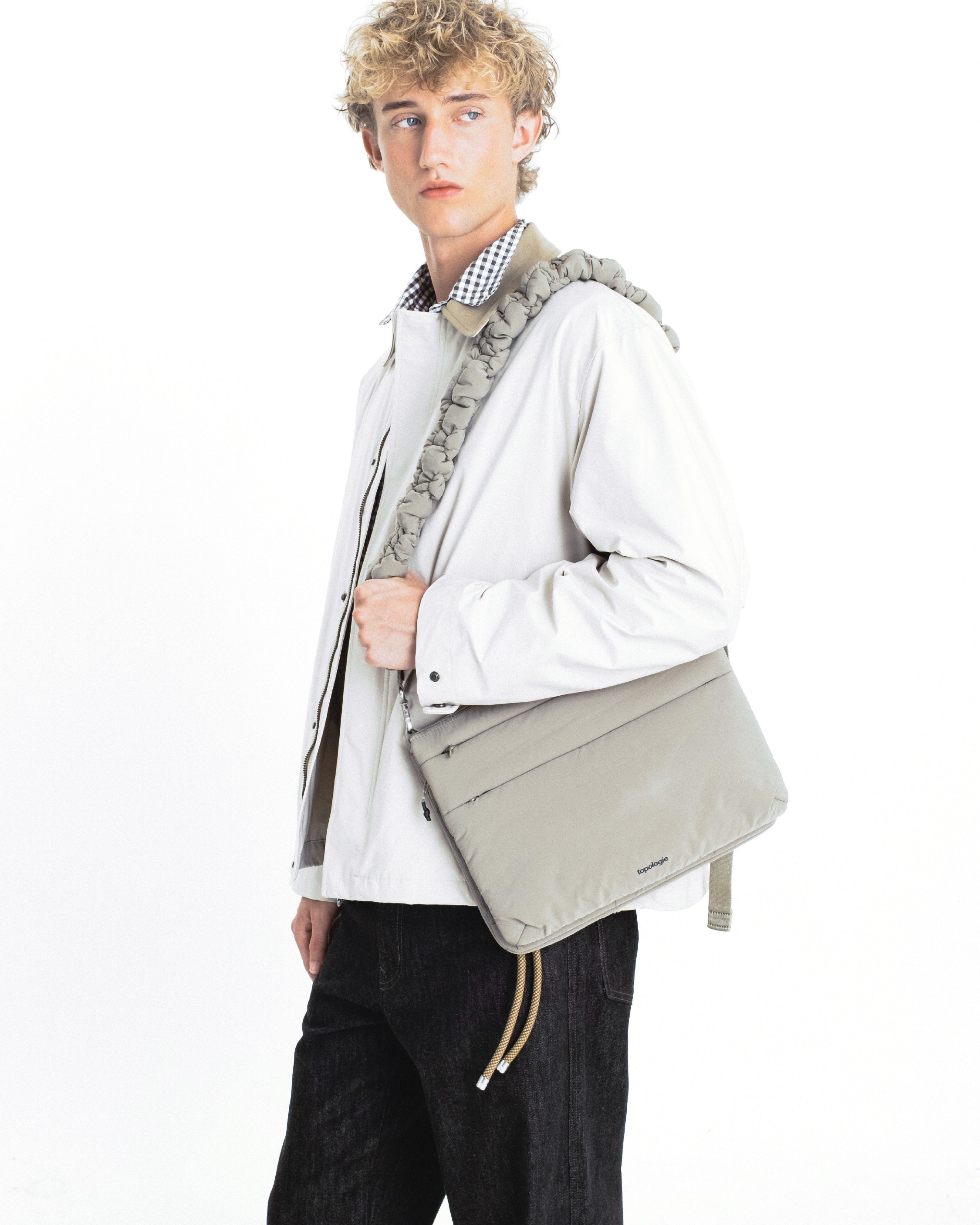 Flat Sacoche Large（フラット サコッシュ ラージ）