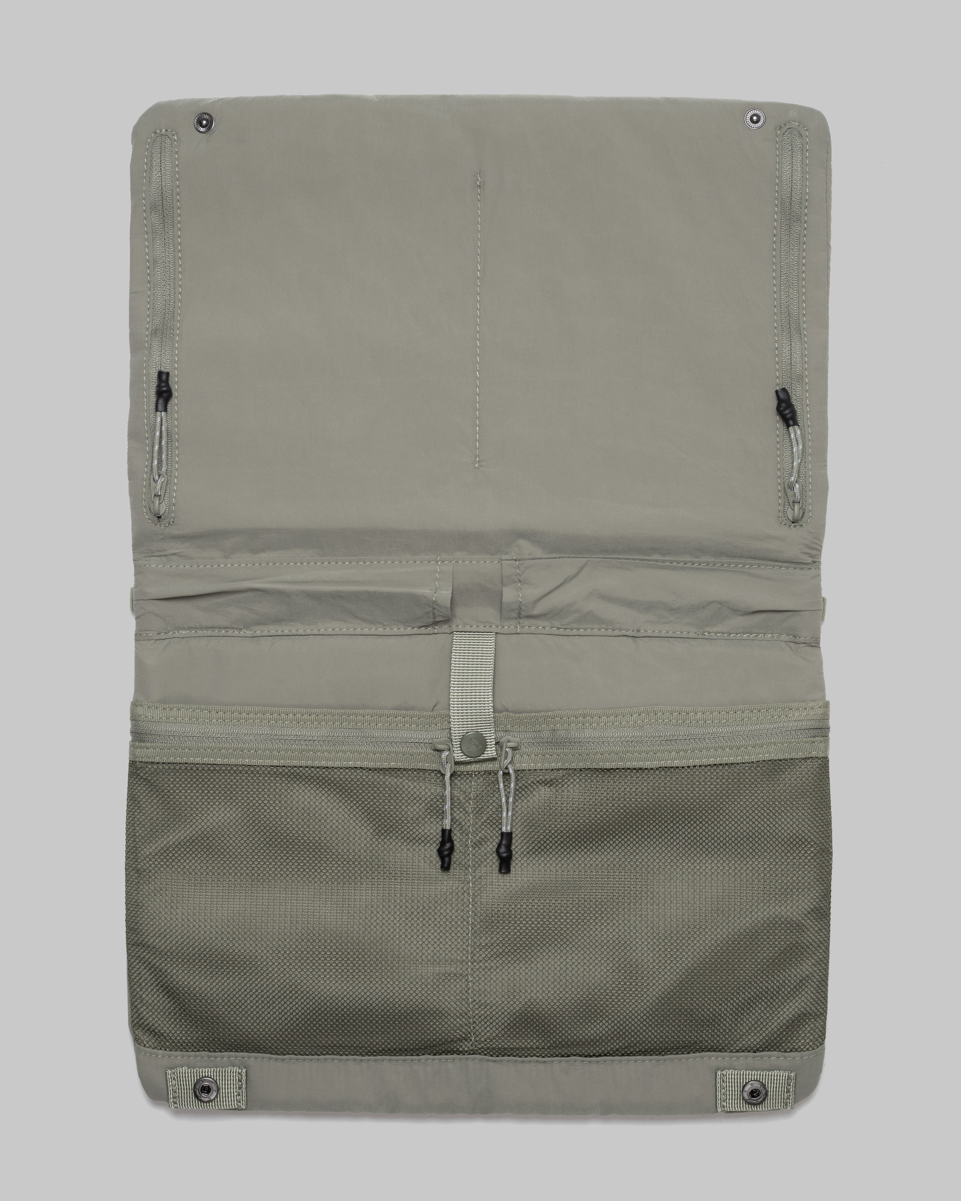 Flat Sacoche Large（フラット サコッシュ ラージ）