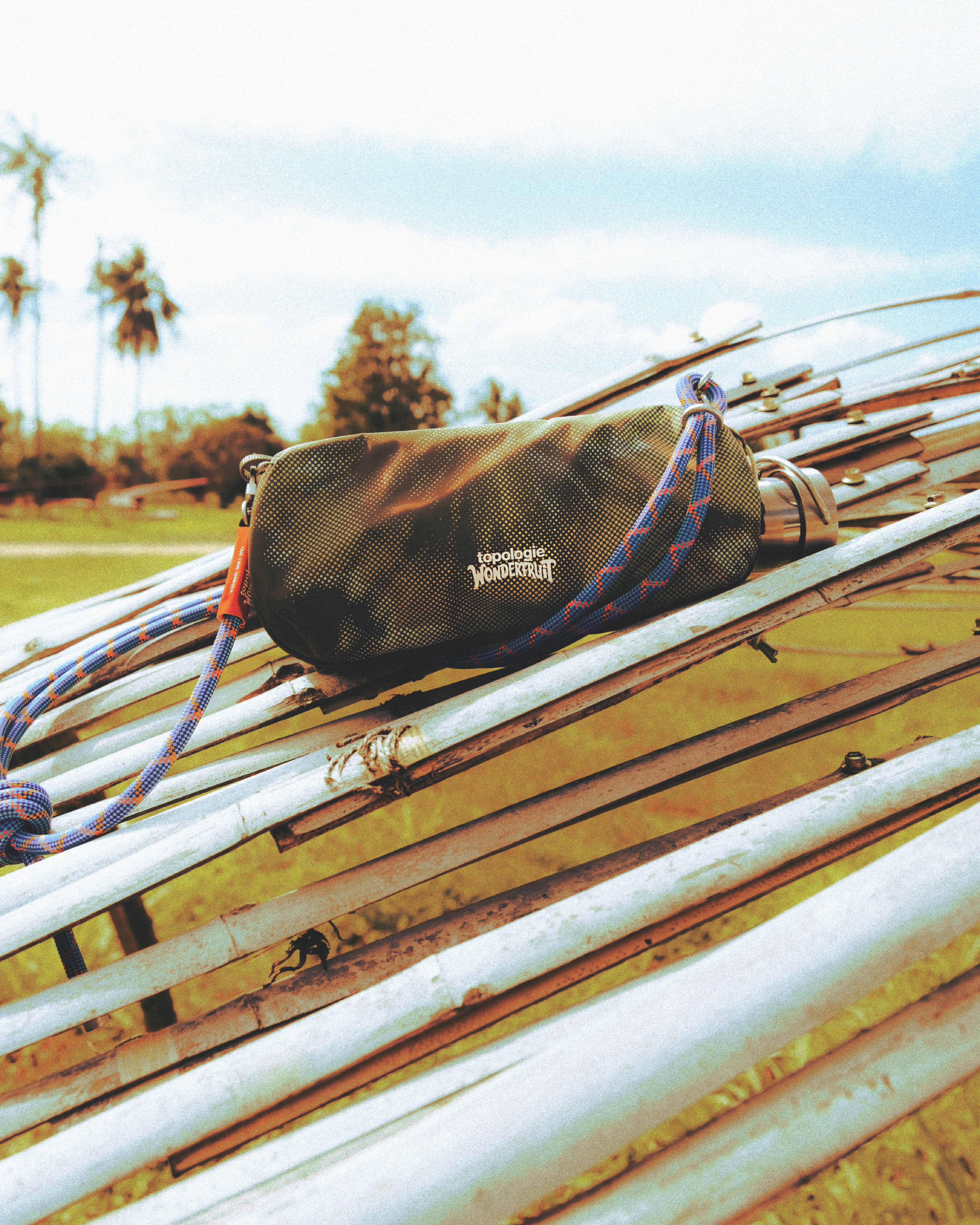 Topologie x Wonderfruit Bottle Sacoche Medium