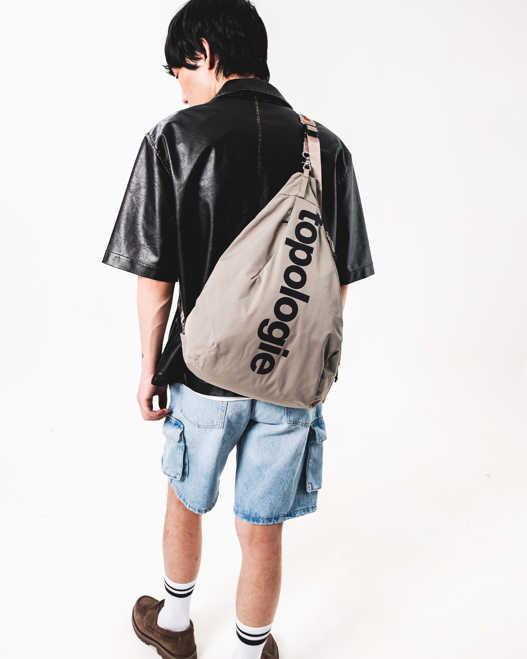 トポロジー (スリング メッセンジャー ラージ) ショルダーストラップ付き Sling Messenger Large (スリング メッセンジャー ラージ