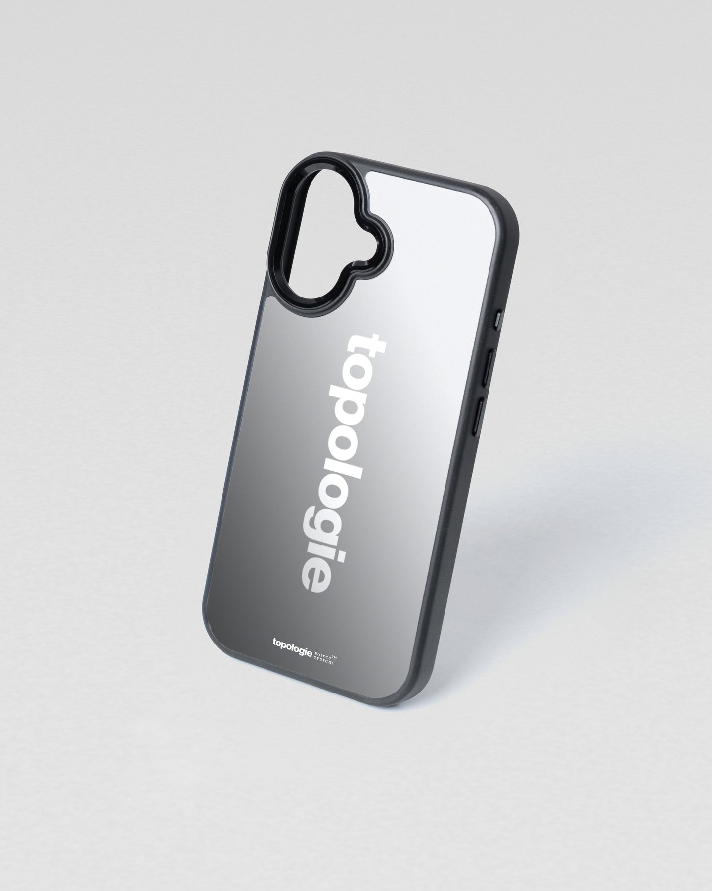 Siurana Phone Case / Silver Mirror / iPhone 17