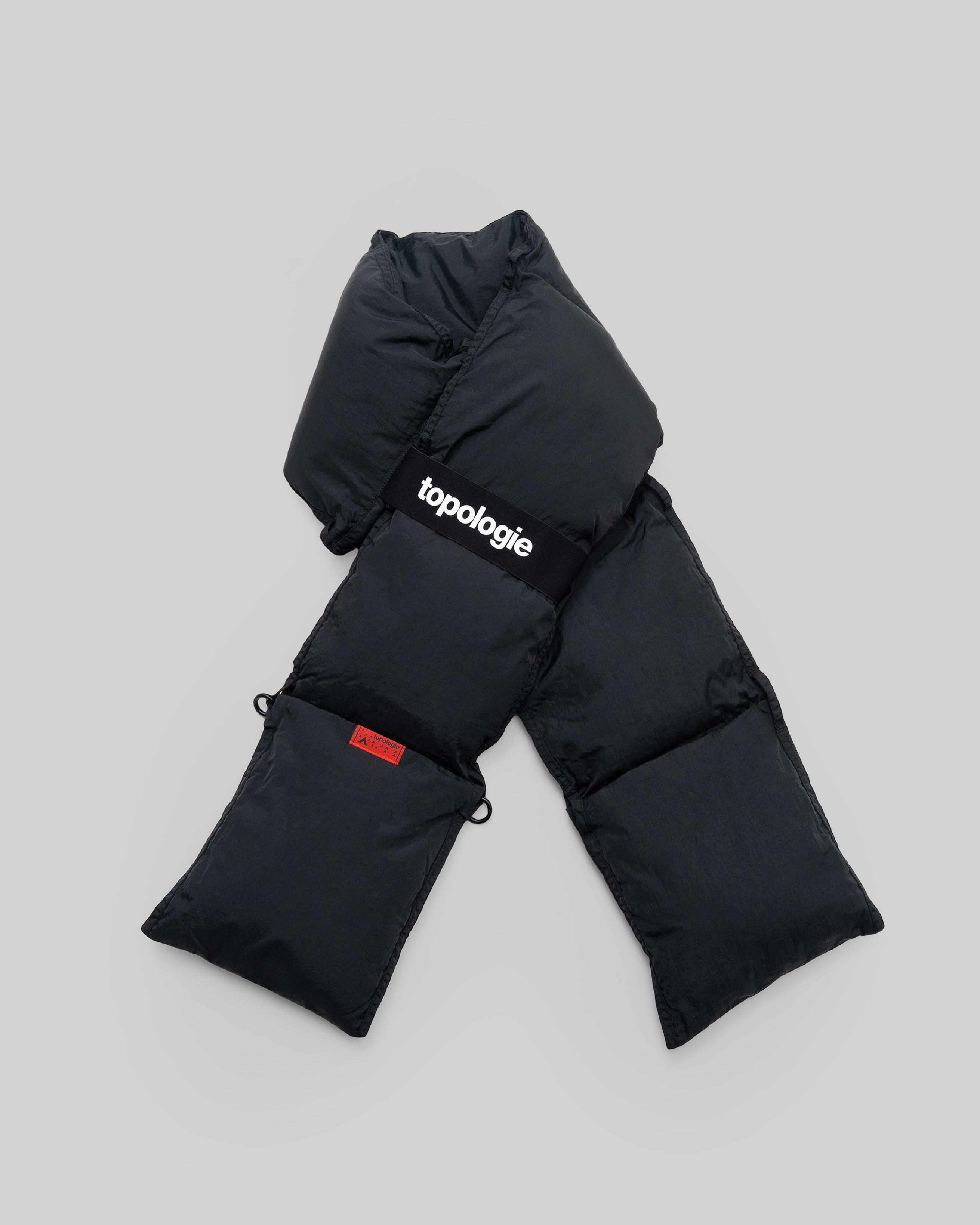 pufferscarf_black_2_4100x.jpg?
