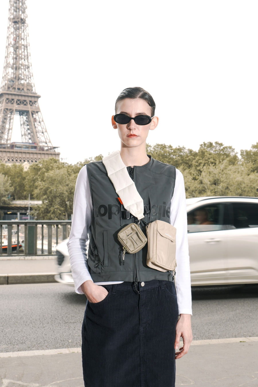 Utility Phone Sacoche (ユーティリティ フォン サコッシュ) / Taupe / Bungee Wrist Strap / Topologie Red