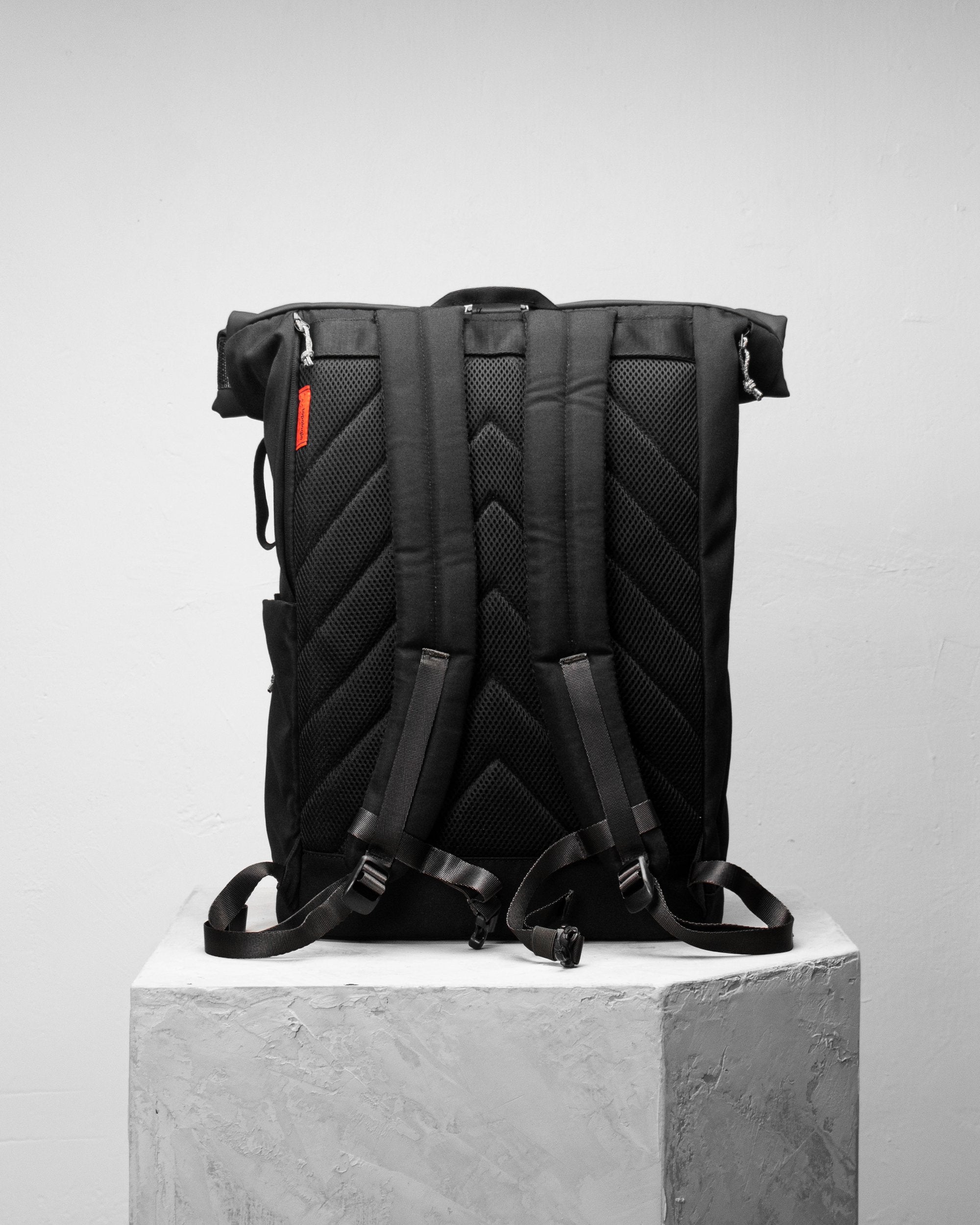 ARCHIVE BAGS Rolltop Day Backpack バックパック Back_black_fcbca575-ee83-452b-